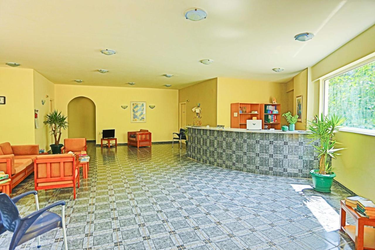 Amfitriti Hotel & Studios 락카 외부 사진